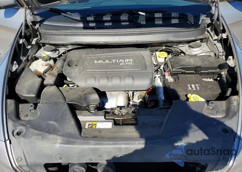 2016 Jeep Cherokee Latitude z USA, uszkodzony, nr VIN 1C4PJLCB3GW135961